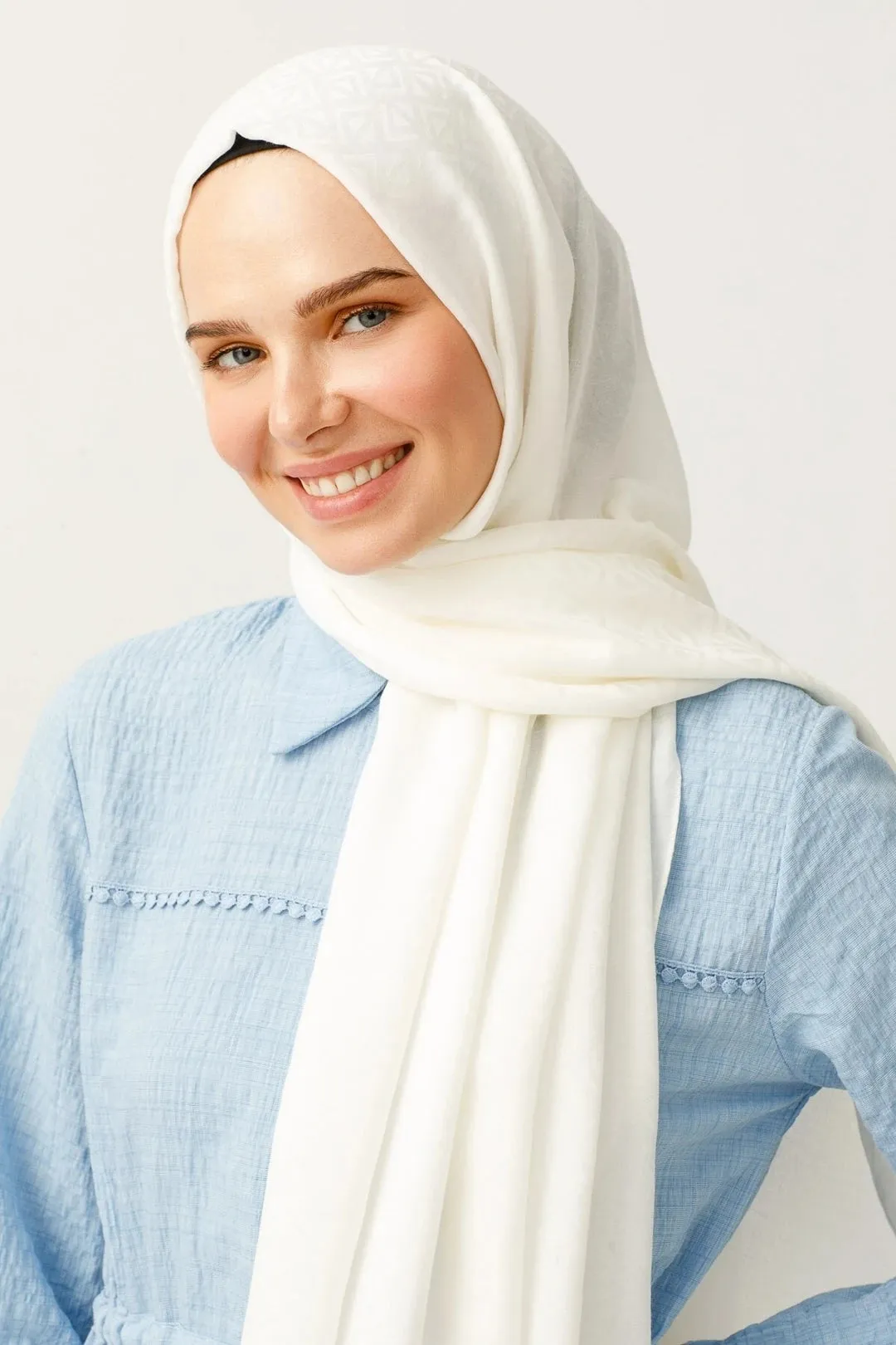 Ecru Triangle Pattern Cotton Jacquard Hijab